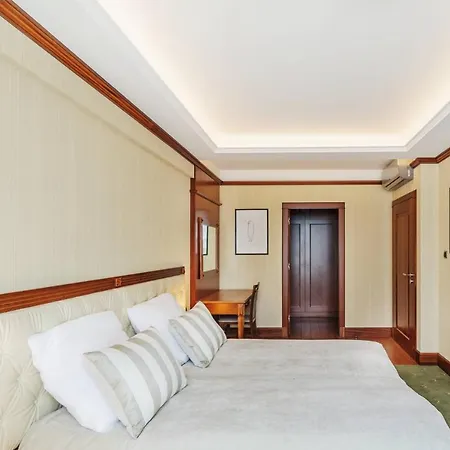Prestige Apartment With Sauna By Grand Apartments-2